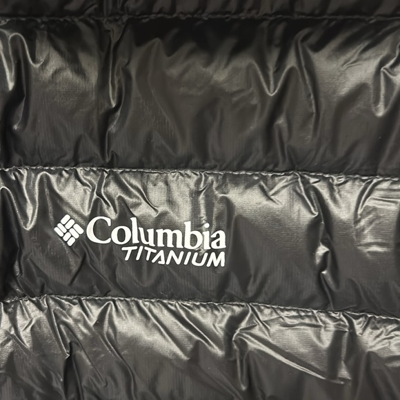 Columbia Arctic Crest Down Jacket - Picture 7 of 8